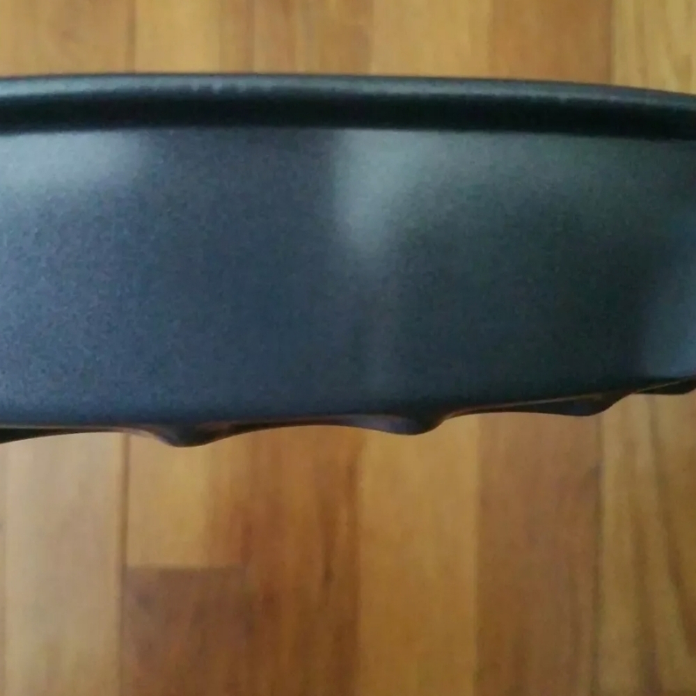 9" Round Christmas Tree Cake Pan - Picture 5 of 6